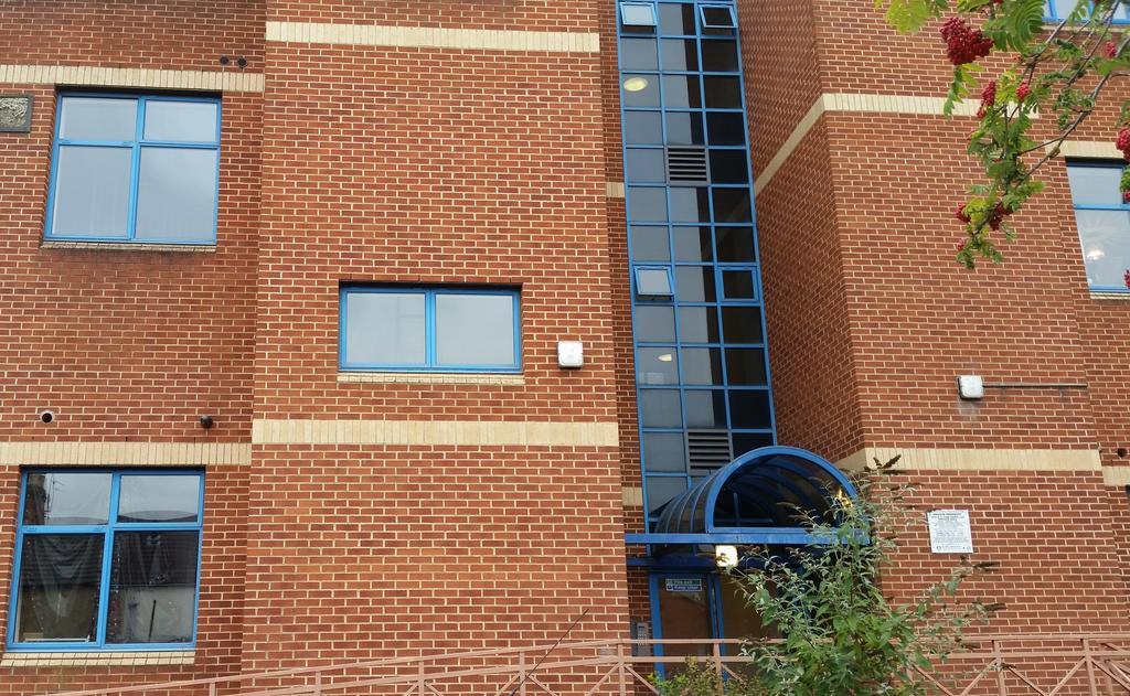 Comfortable Swindon Town Centre Apartments, Free Parking, Sleeps Up To 8 Habitación foto