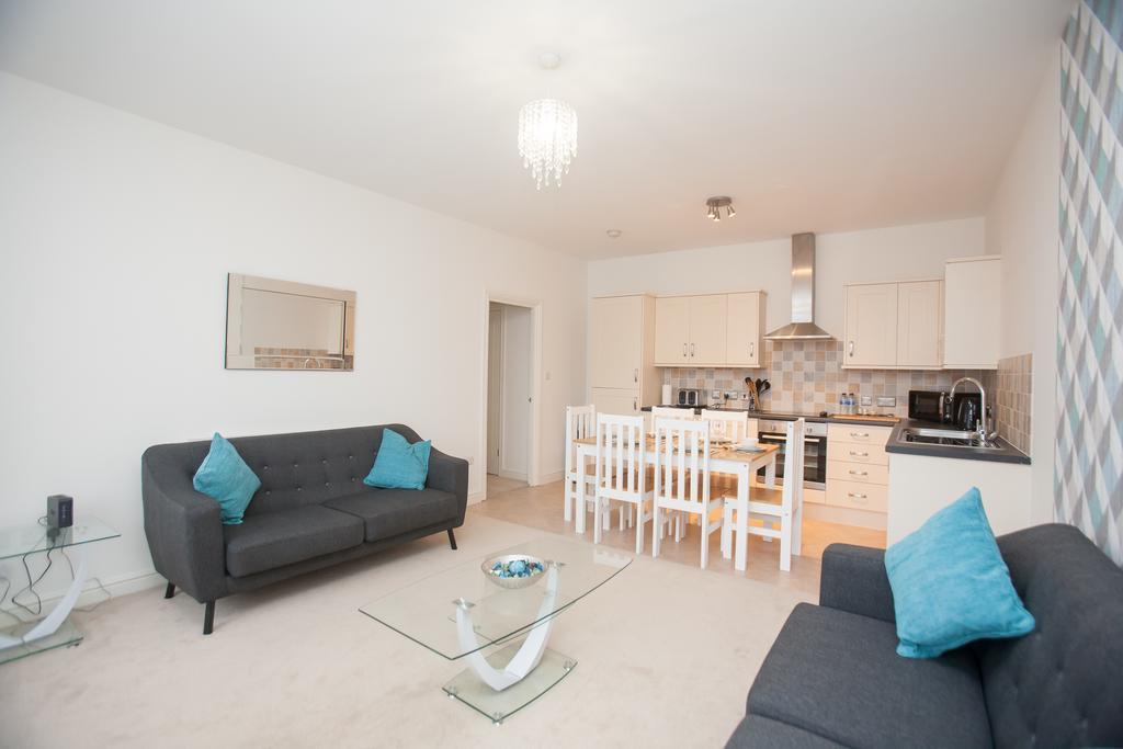 Comfortable Swindon Town Centre Apartments, Free Parking, Sleeps Up To 8 Exterior foto