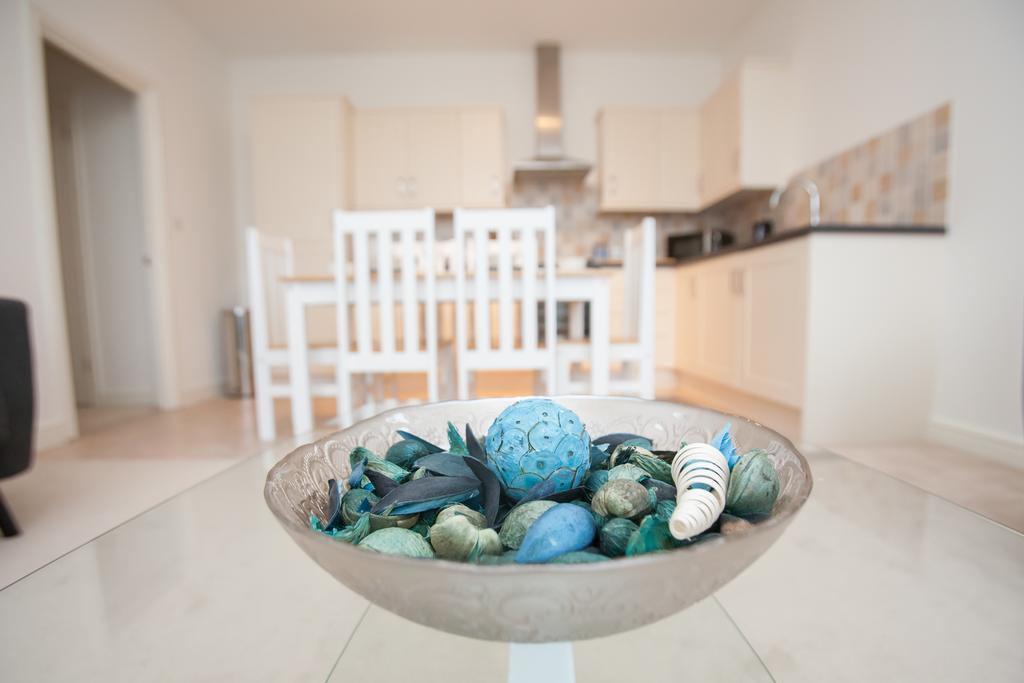 Comfortable Swindon Town Centre Apartments, Free Parking, Sleeps Up To 8 Exterior foto