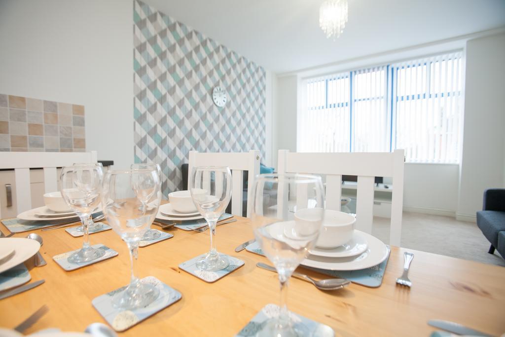 Comfortable Swindon Town Centre Apartments, Free Parking, Sleeps Up To 8 Exterior foto