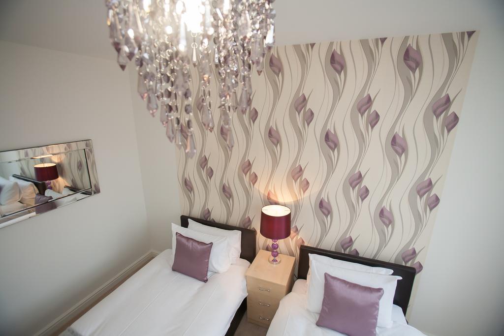 Comfortable Swindon Town Centre Apartments, Free Parking, Sleeps Up To 8 Exterior foto