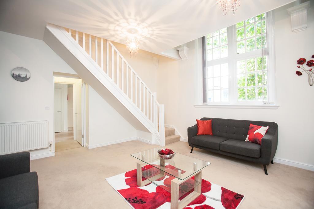 Comfortable Swindon Town Centre Apartments, Free Parking, Sleeps Up To 8 Exterior foto
