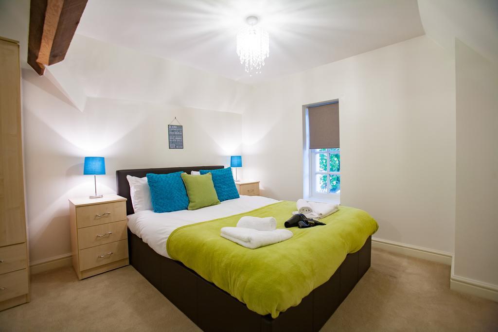 Comfortable Swindon Town Centre Apartments, Free Parking, Sleeps Up To 8 Exterior foto