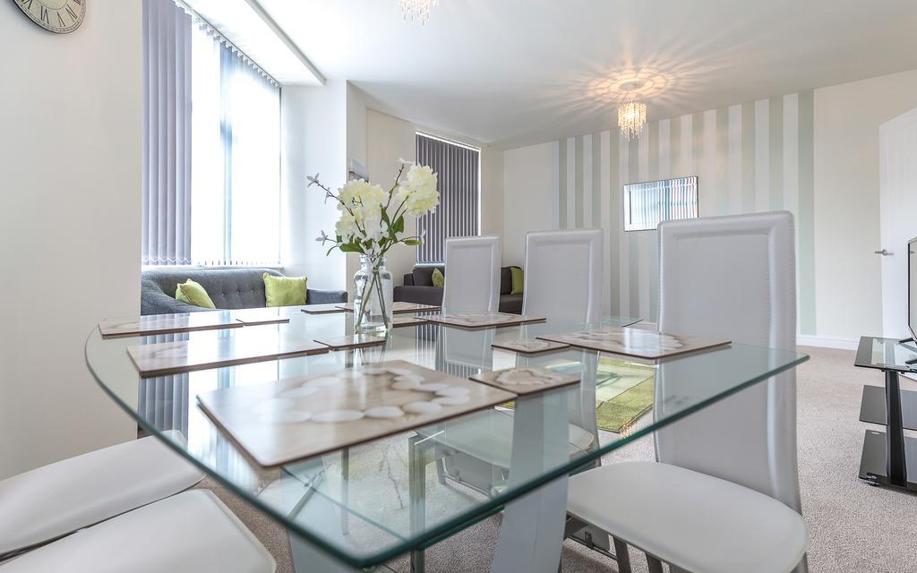 Comfortable Swindon Town Centre Apartments, Free Parking, Sleeps Up To 8 Exterior foto