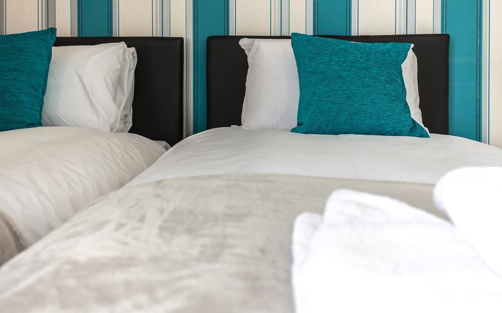 Comfortable Swindon Town Centre Apartments, Free Parking, Sleeps Up To 8 Exterior foto