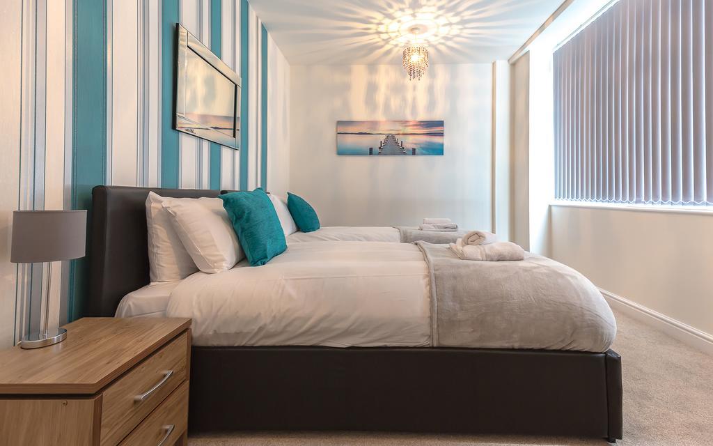 Comfortable Swindon Town Centre Apartments, Free Parking, Sleeps Up To 8 Exterior foto