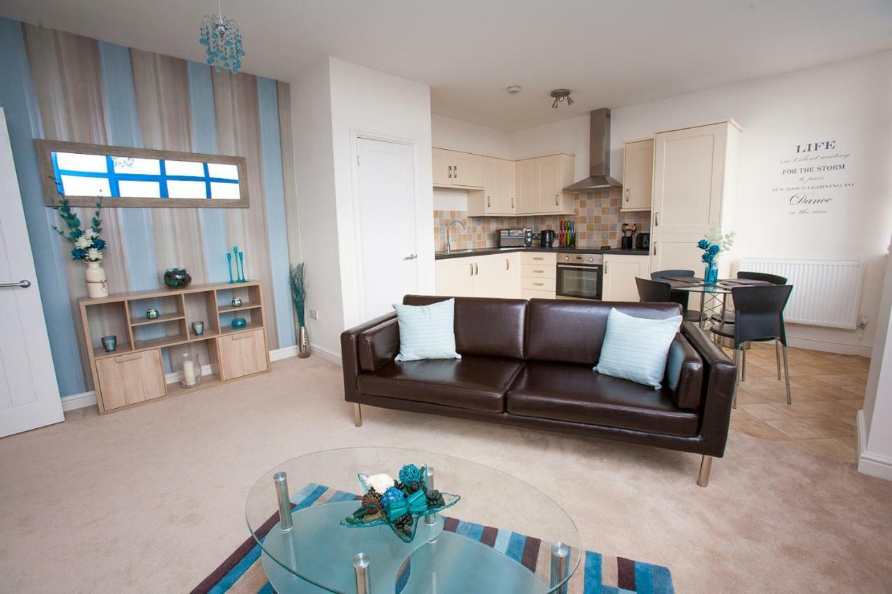 Comfortable Swindon Town Centre Apartments, Free Parking, Sleeps Up To 8 Exterior foto